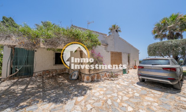 Resale - Villa - Punta Prima - Beachside