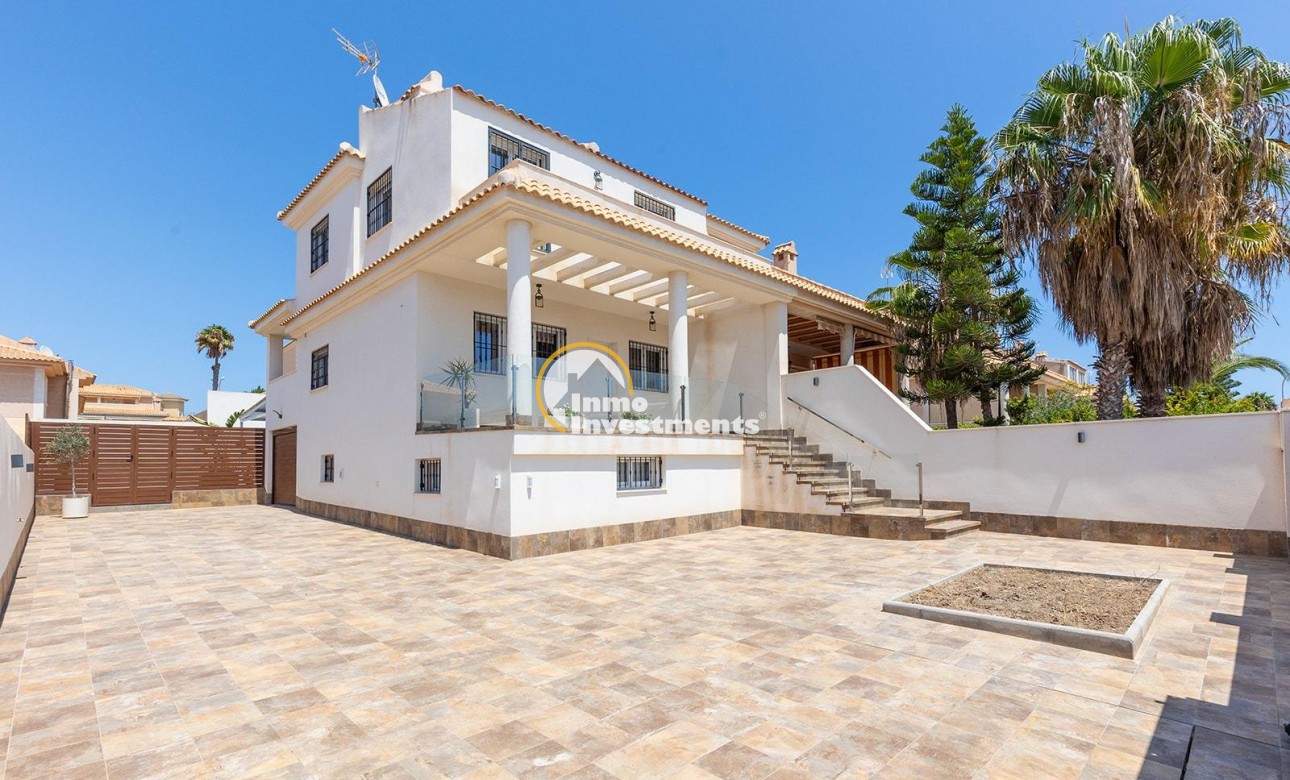 Bestaande bouw - Villa - Torrevieja - Aguas Nuevas