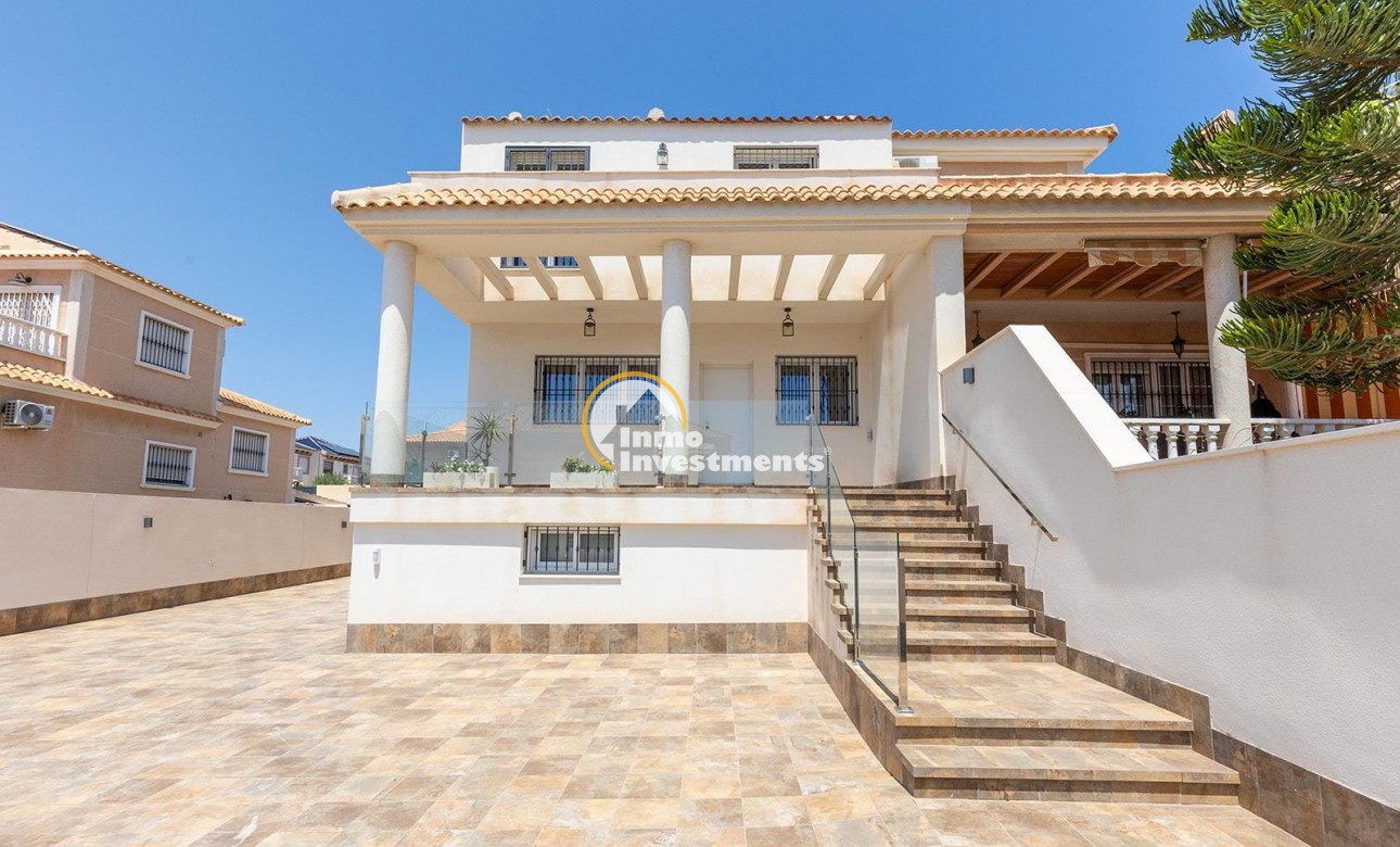 Bestaande bouw - Villa - Torrevieja - Aguas Nuevas