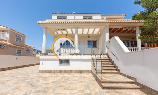 Bestaande bouw - Villa - Torrevieja - Aguas Nuevas