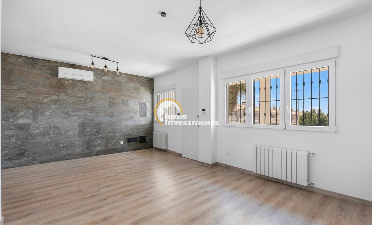 Bestaande bouw - Villa - Torrevieja - Aguas Nuevas