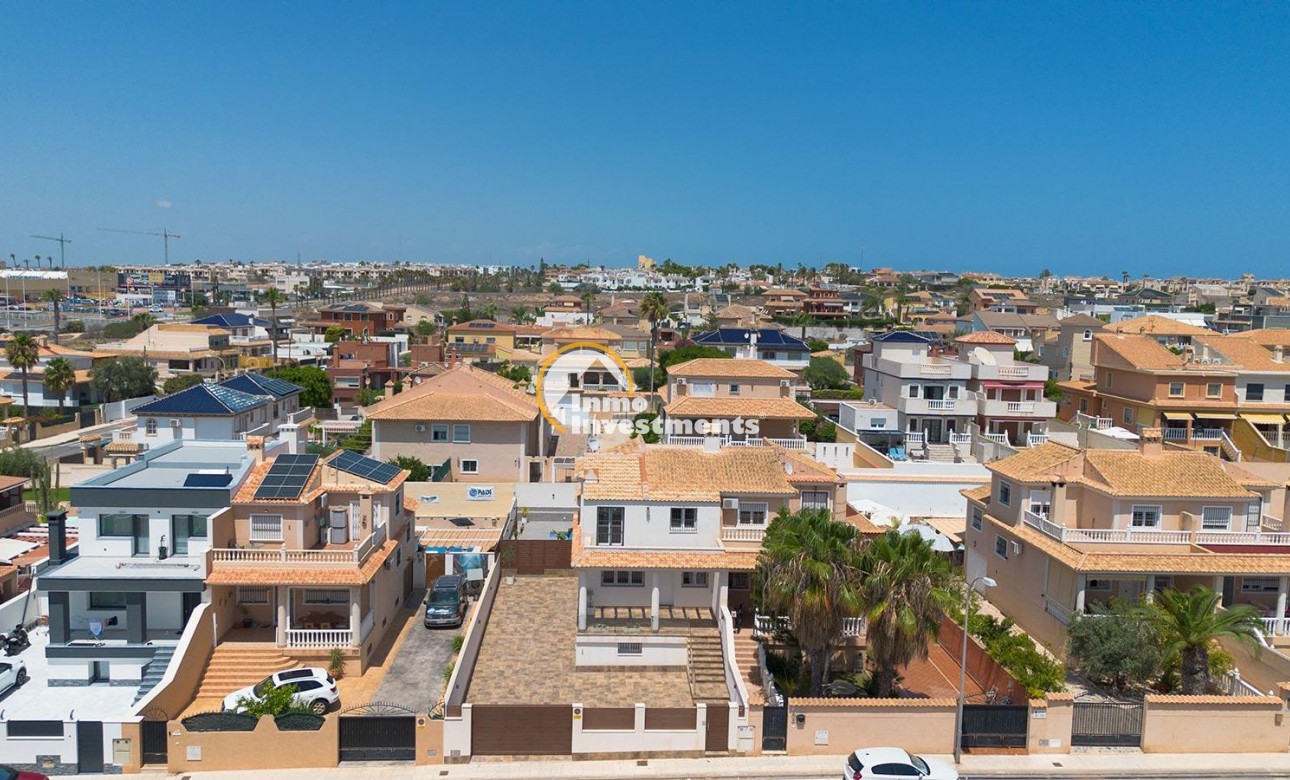 Bestaande bouw - Villa - Torrevieja - Aguas Nuevas