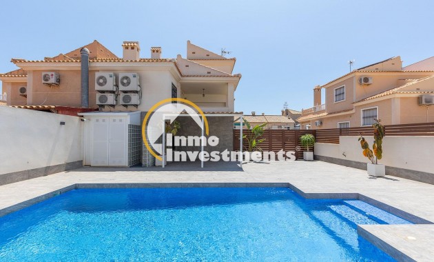 Bestaande bouw - Villa - Torrevieja - Aguas Nuevas