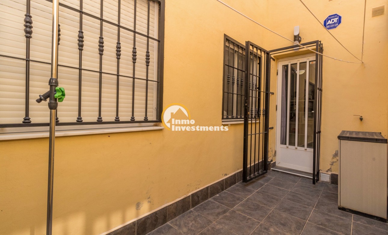 Resale - Apartment - Torrevieja - La Siesta