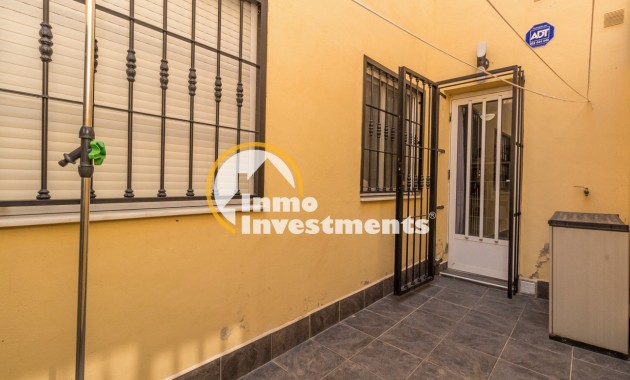 Resale - Apartment - Torrevieja - La Siesta