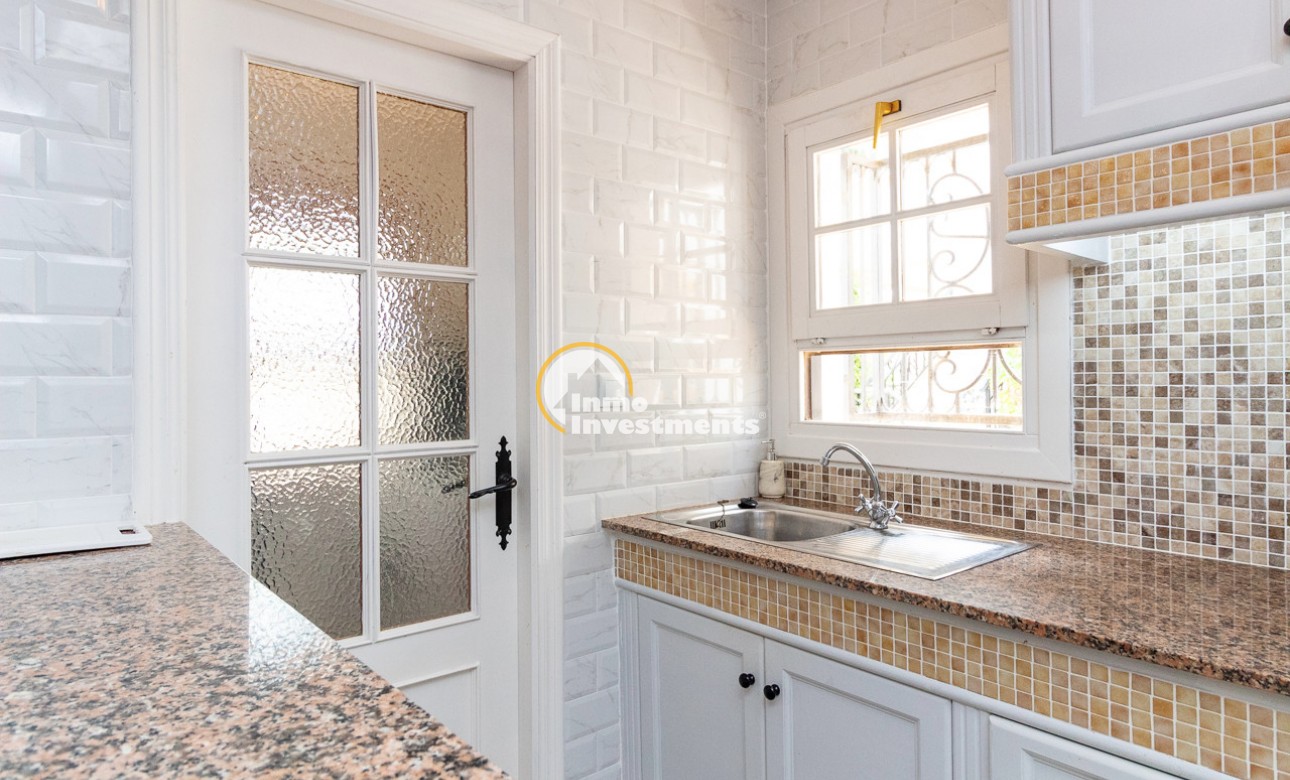 Resale - Semi detached villa - Villamartin - Valencias