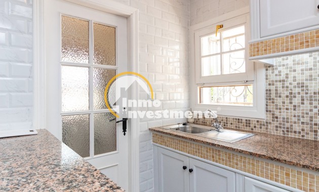 Resale - Semi detached villa - Villamartin - Valencias