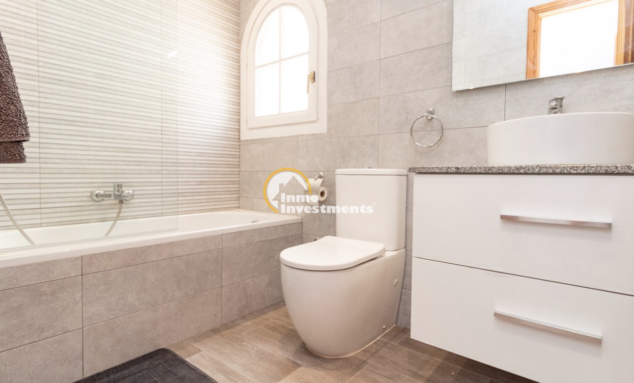 Resale - Semi detached villa - Villamartin - Valencias