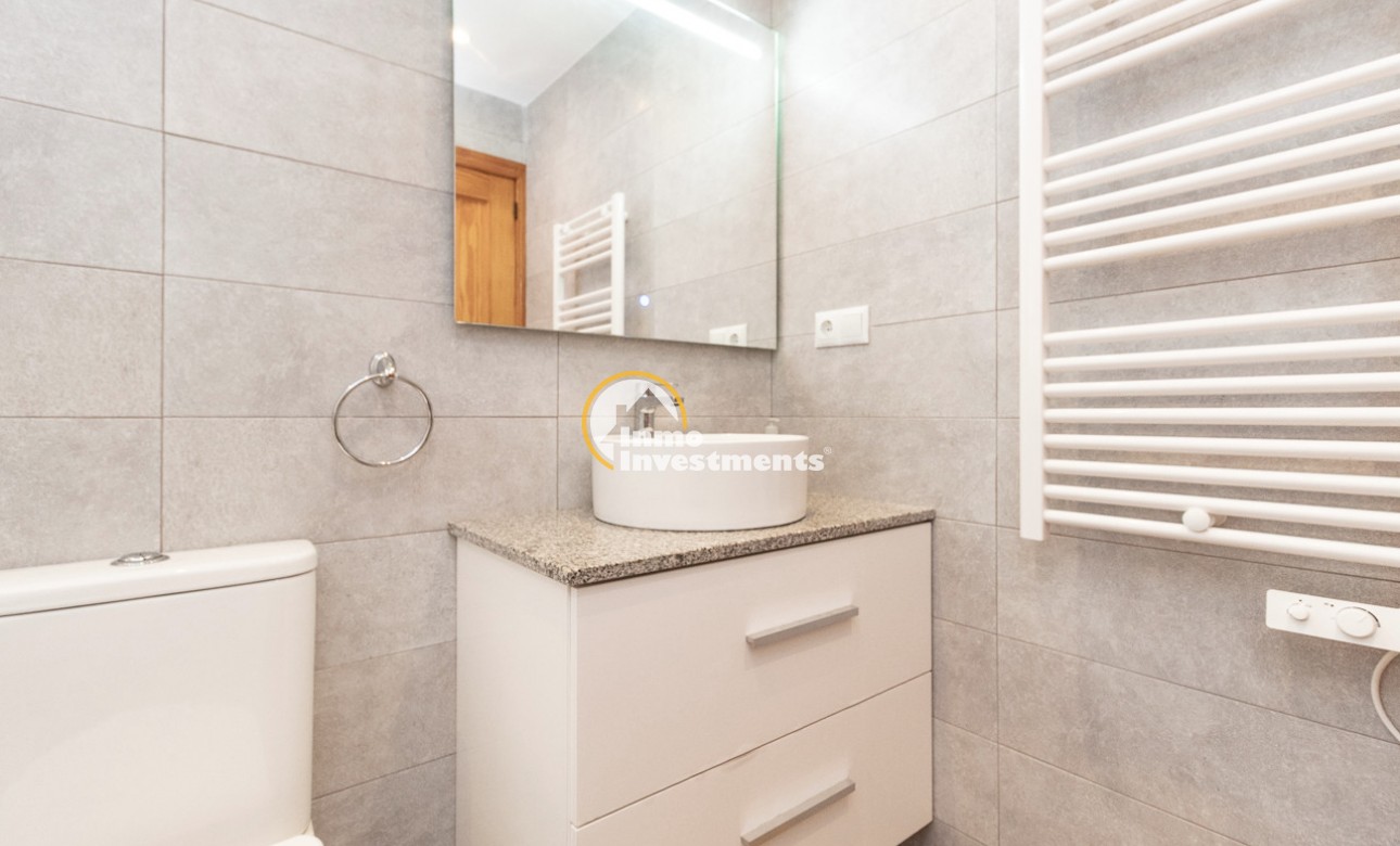 Resale - Semi detached villa - Villamartin - Valencias