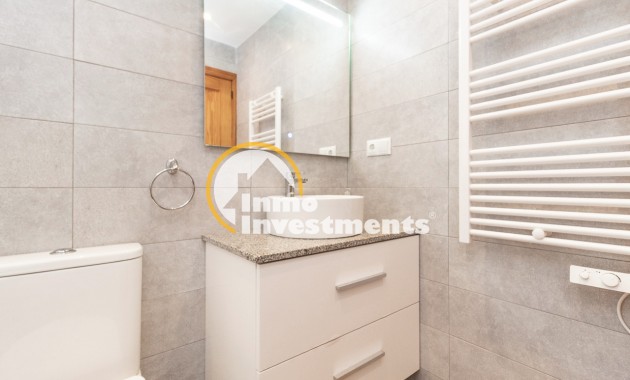 Resale - Semi detached villa - Villamartin - Valencias