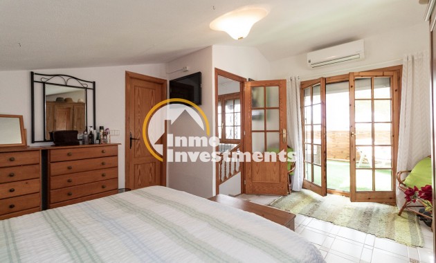 Resale - Semi detached villa - Villamartin - Valencias