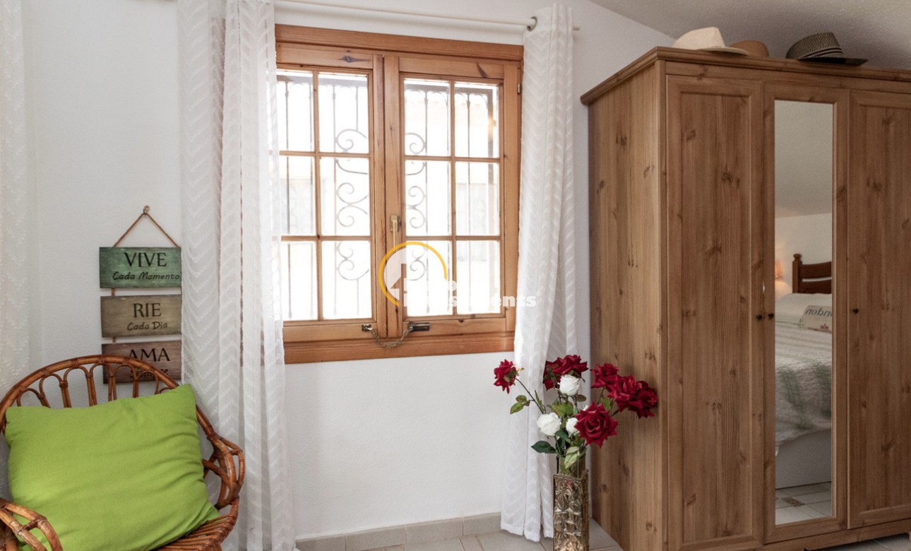 Resale - Semi detached villa - Villamartin - Valencias