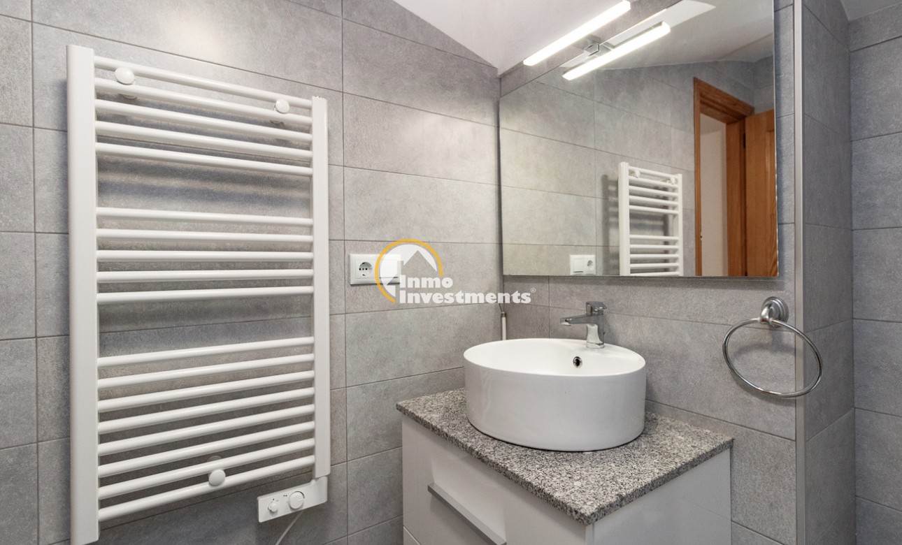 Resale - Semi detached villa - Villamartin - Valencias