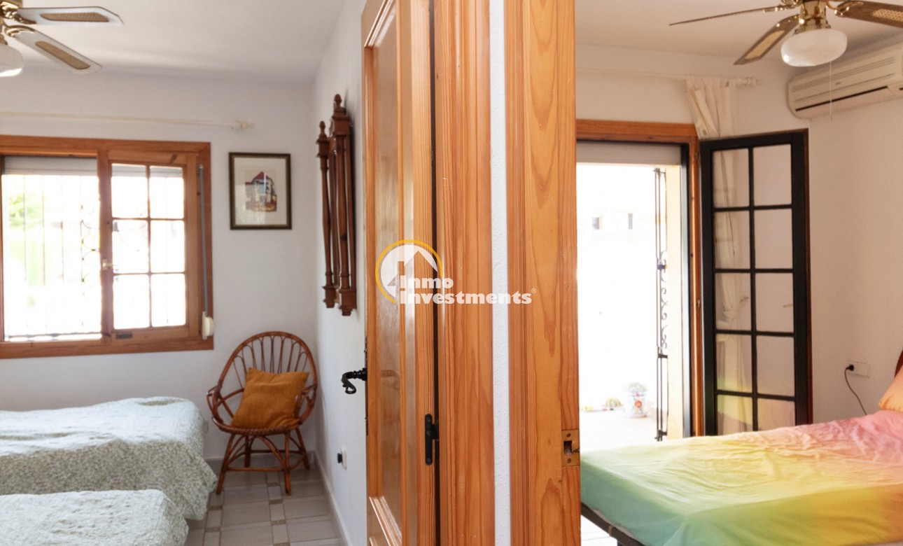 Resale - Semi detached villa - Villamartin - Valencias