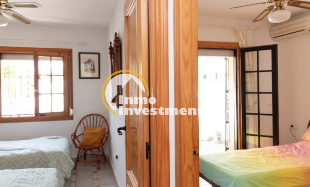 Resale - Semi detached villa - Villamartin - Valencias