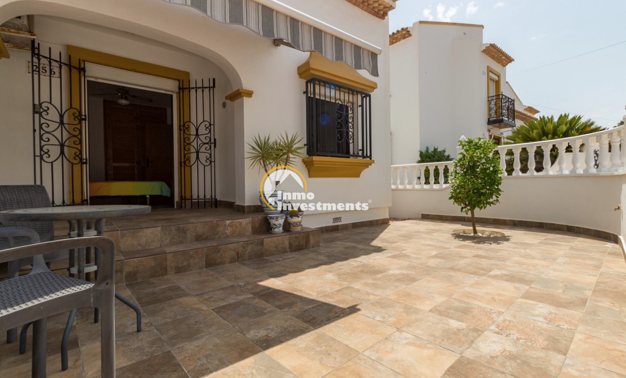 Resale - Semi detached villa - Villamartin - Valencias
