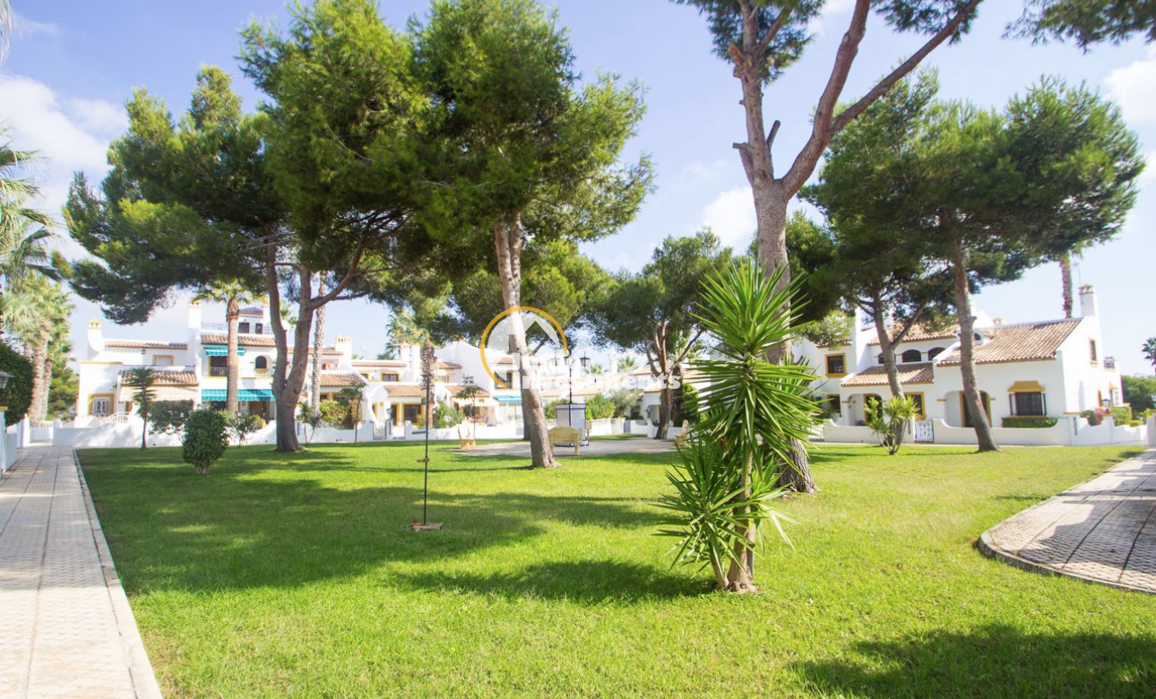 Resale - Semi detached villa - Villamartin - Valencias