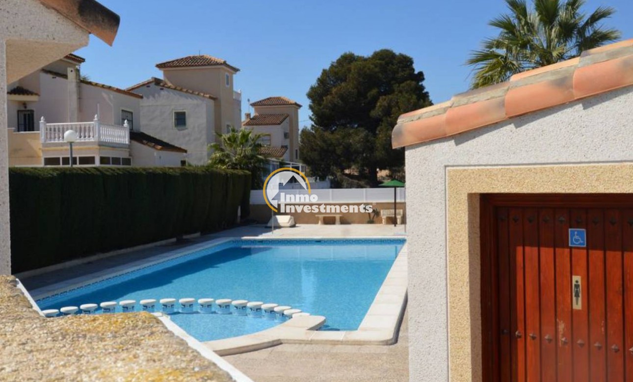 Resale - Villa - Algorfa - Montebello