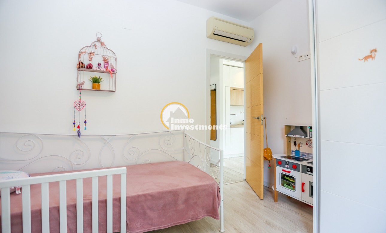 Resale - Villa - La Zenia