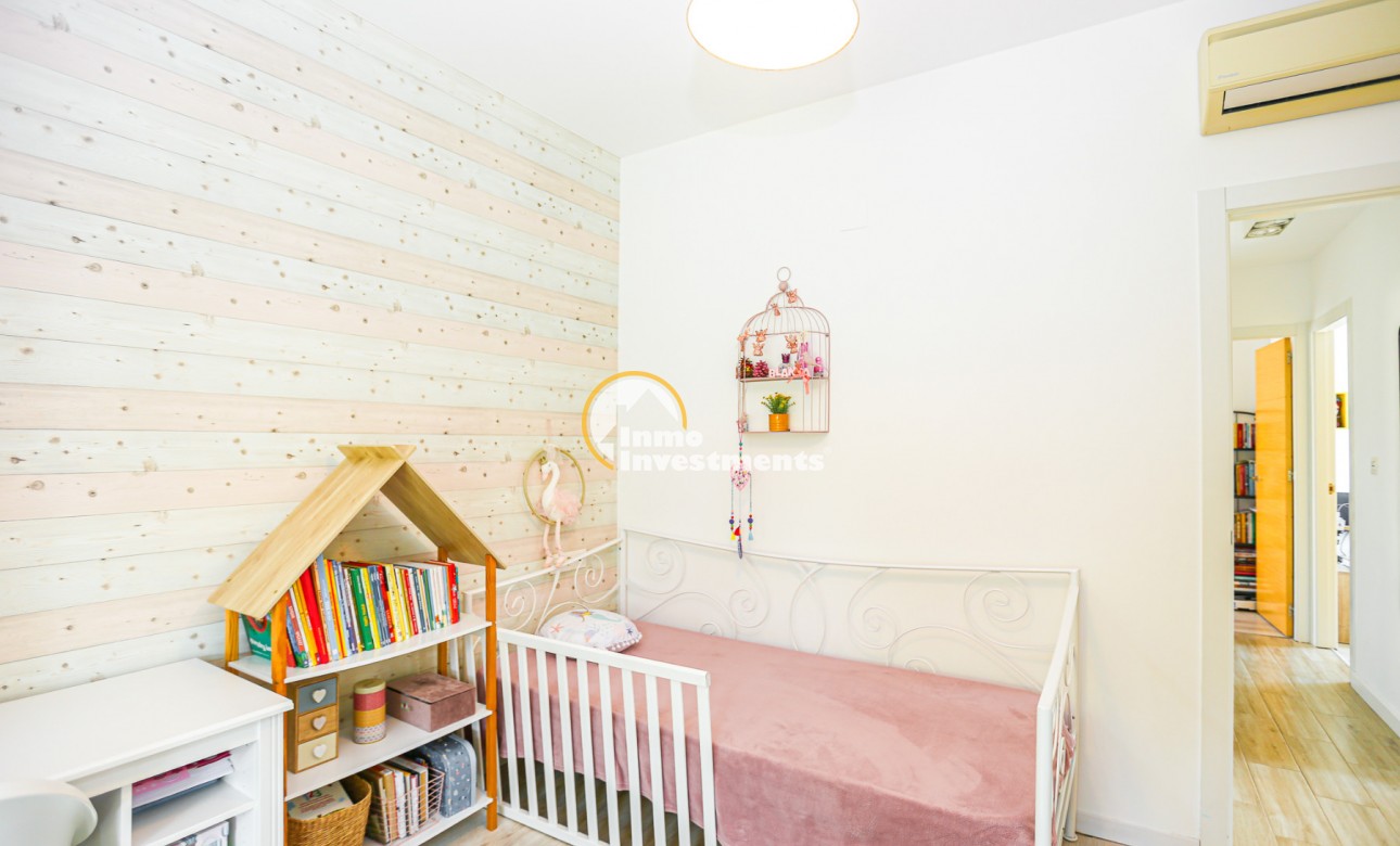 Resale - Villa - La Zenia