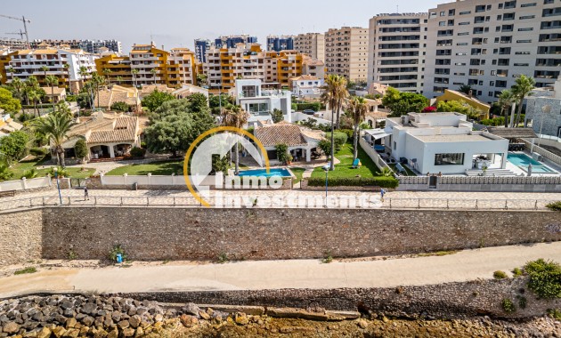 Resale - Villa - Punta Prima - Beachside