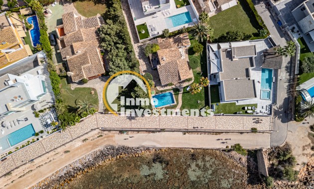 Resale - Villa - Punta Prima - Beachside