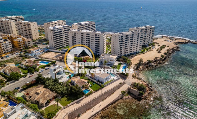 Resale - Villa - Punta Prima - Beachside