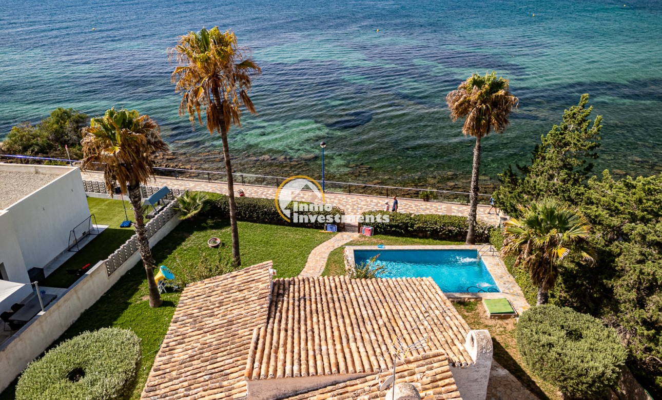 Resale - Villa - Punta Prima - Beachside