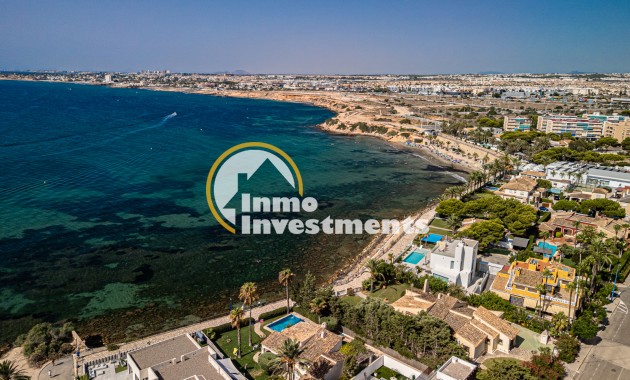 Resale - Villa - Punta Prima - Beachside