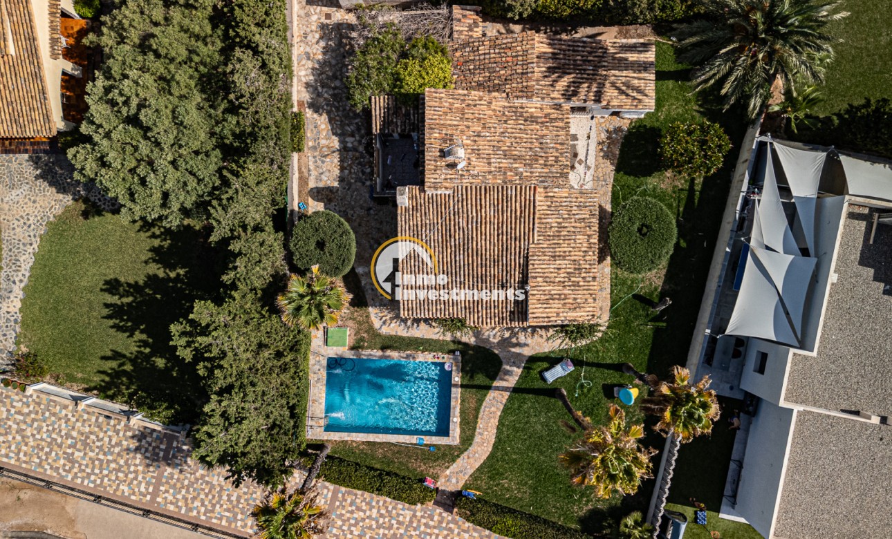 Resale - Villa - Punta Prima - Beachside