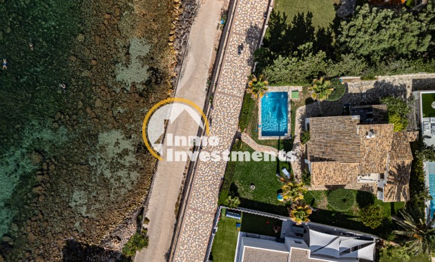 Resale - Villa - Punta Prima - Beachside