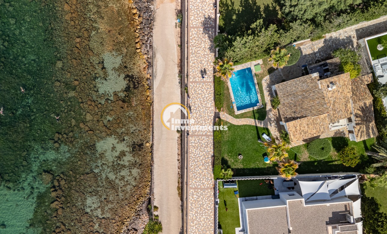 Resale - Villa - Punta Prima - Beachside