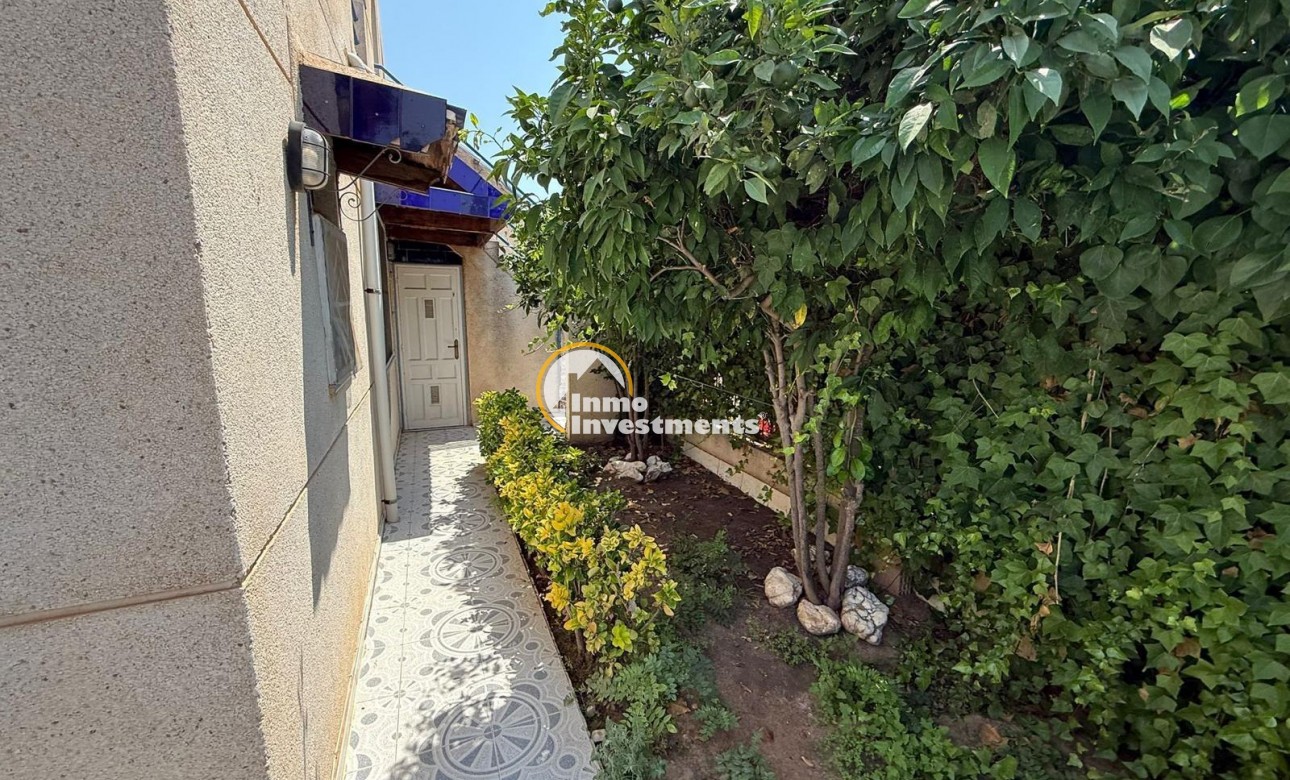 Reventa - Chalet adosado - Torrevieja