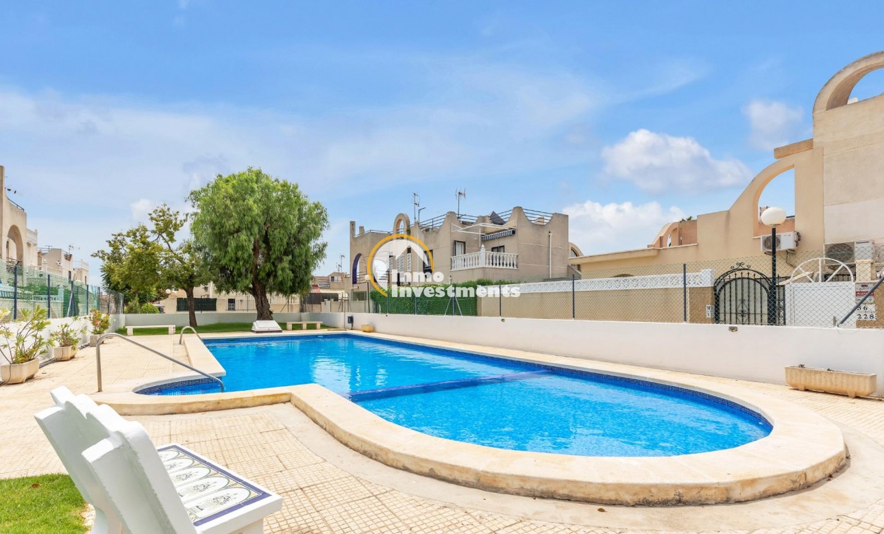 Reventa - Chalet adosado - Torrevieja