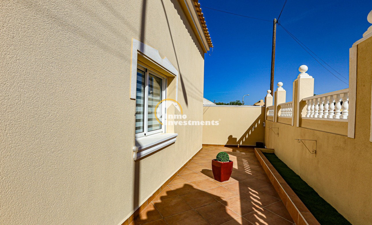 Resale - Villa - San Miguel de Salinas - Las Communicaciones