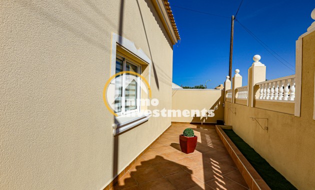 Resale - Villa - San Miguel de Salinas - Las Communicaciones