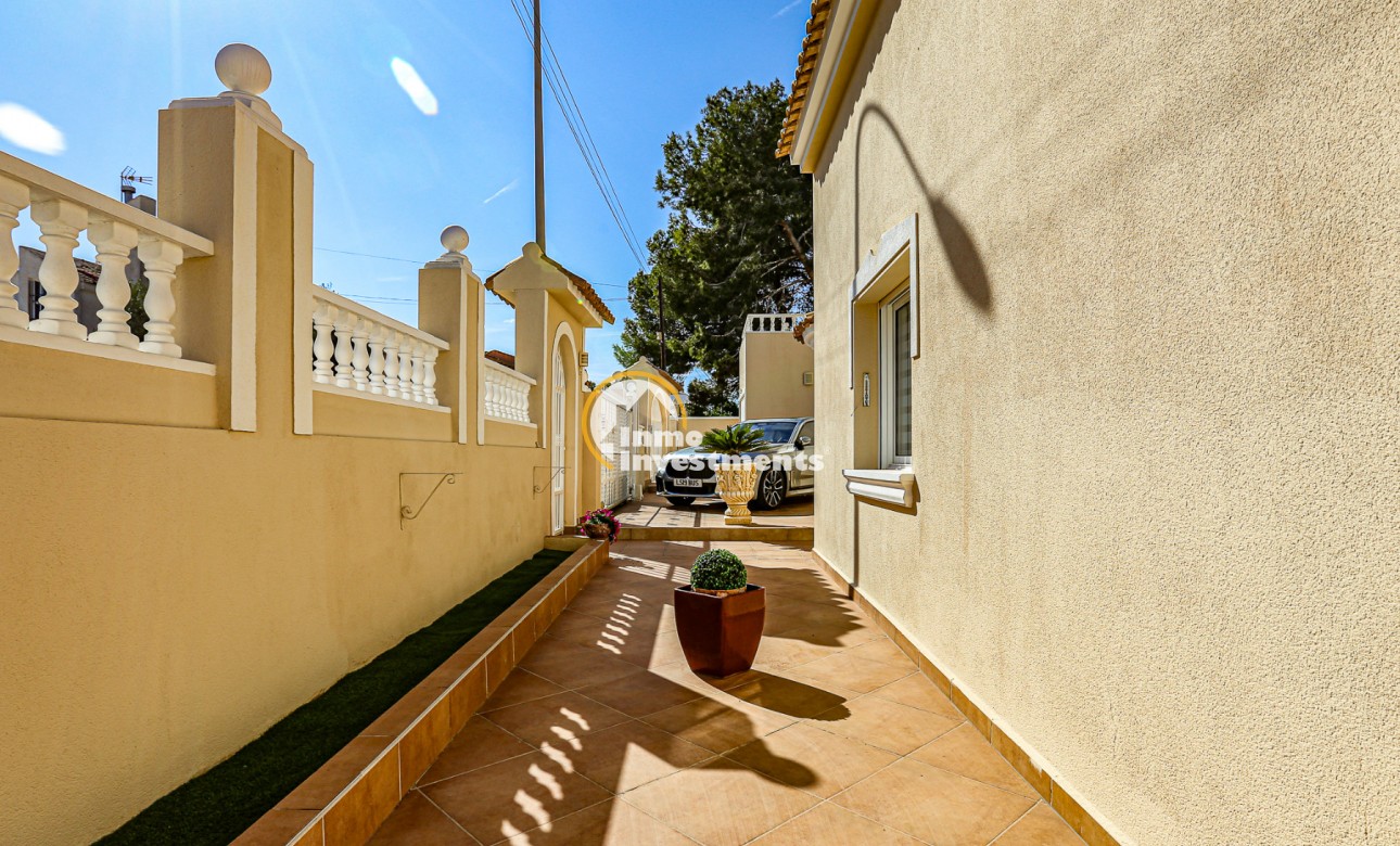 Resale - Villa - San Miguel de Salinas - Las Communicaciones