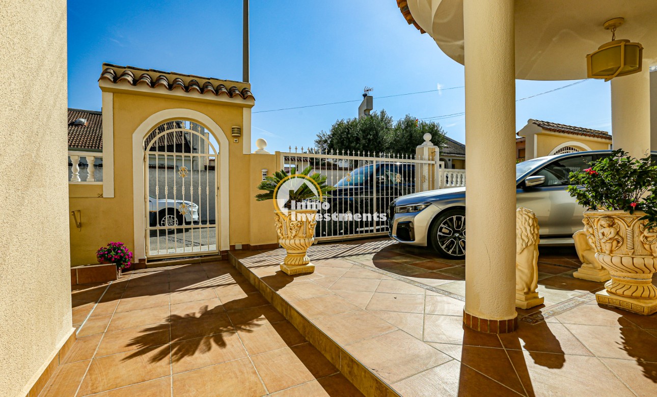 Resale - Villa - San Miguel de Salinas - Las Communicaciones