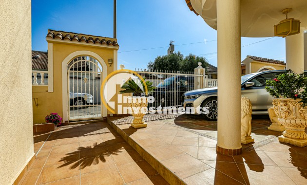 Resale - Villa - San Miguel de Salinas - Las Communicaciones