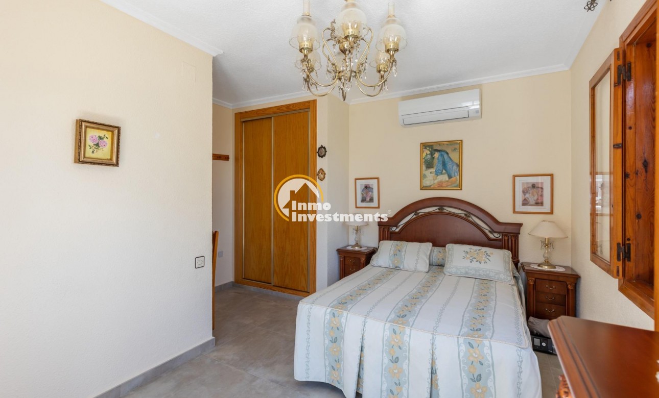 Reventa - Chalet independiente - Torrevieja