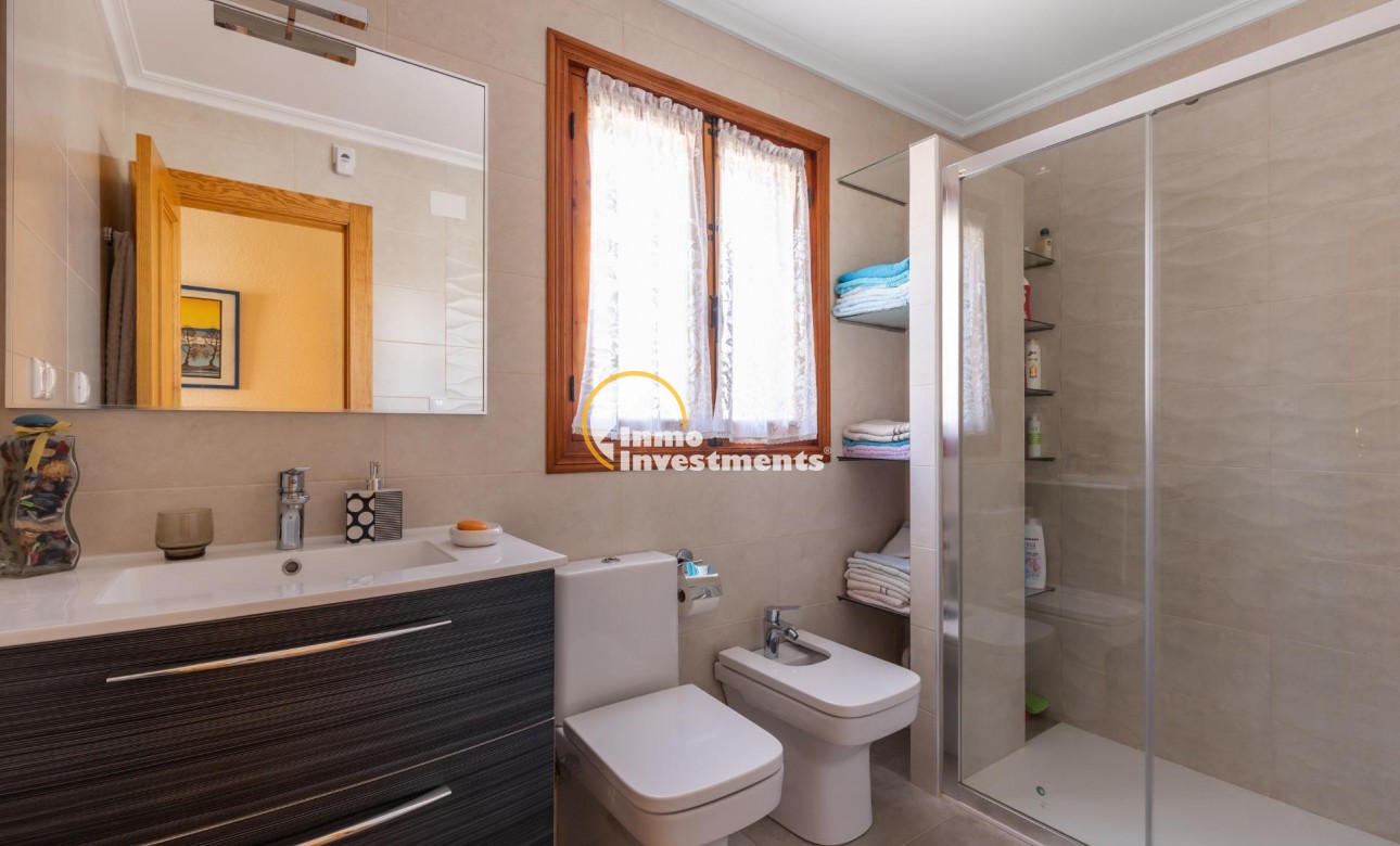 Reventa - Chalet independiente - Torrevieja