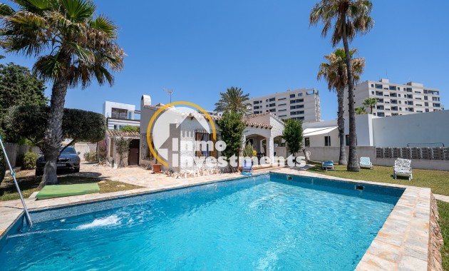 Resale - Villa - Punta Prima - Beachside