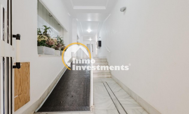 Resale - Apartment - Torrevieja - Playa de los Naufragos
