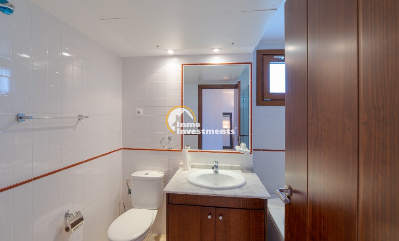 Resale - Apartment - Punta Prima - Beachside