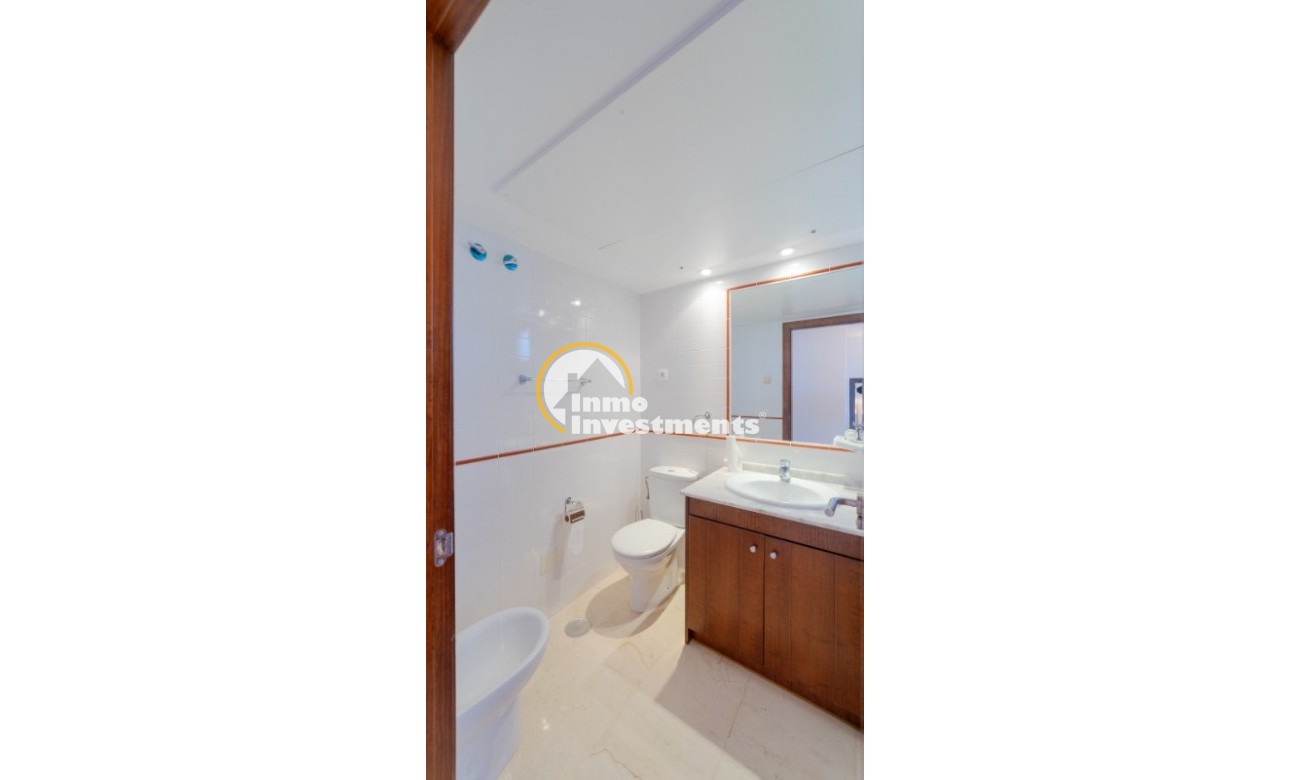 Resale - Apartment - Punta Prima - Beachside