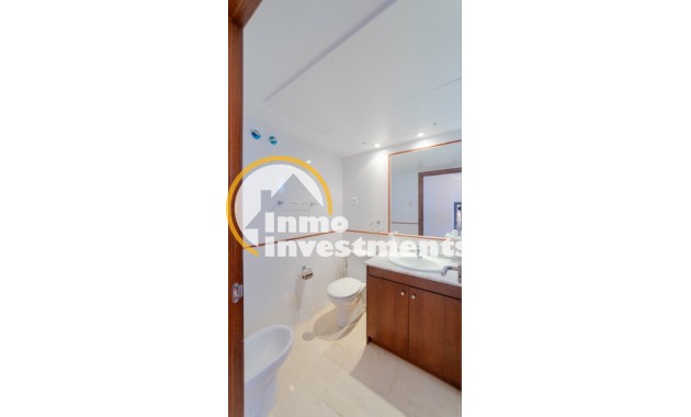 Resale - Apartment - Punta Prima - Beachside
