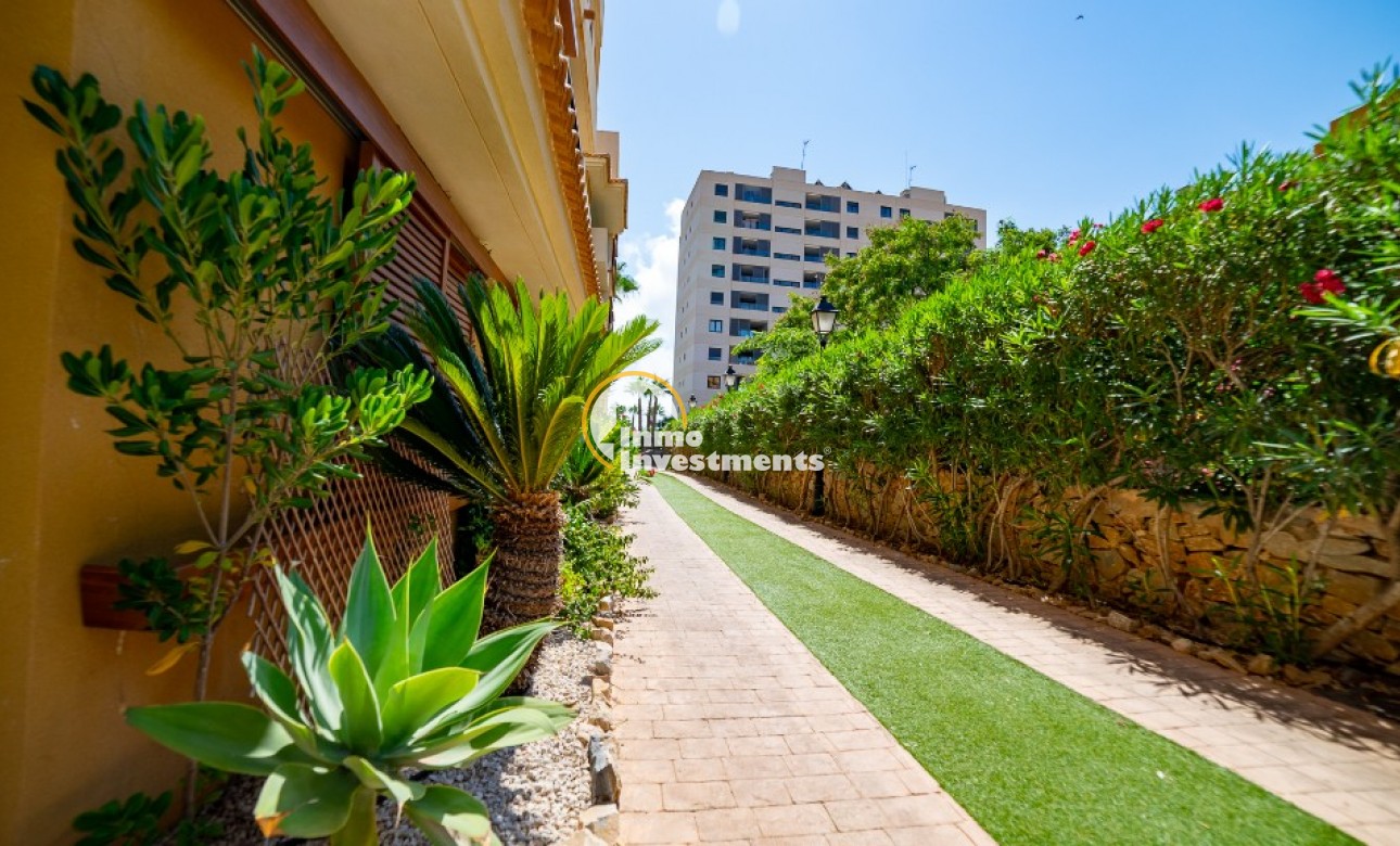 Resale - Apartment - Punta Prima - Beachside