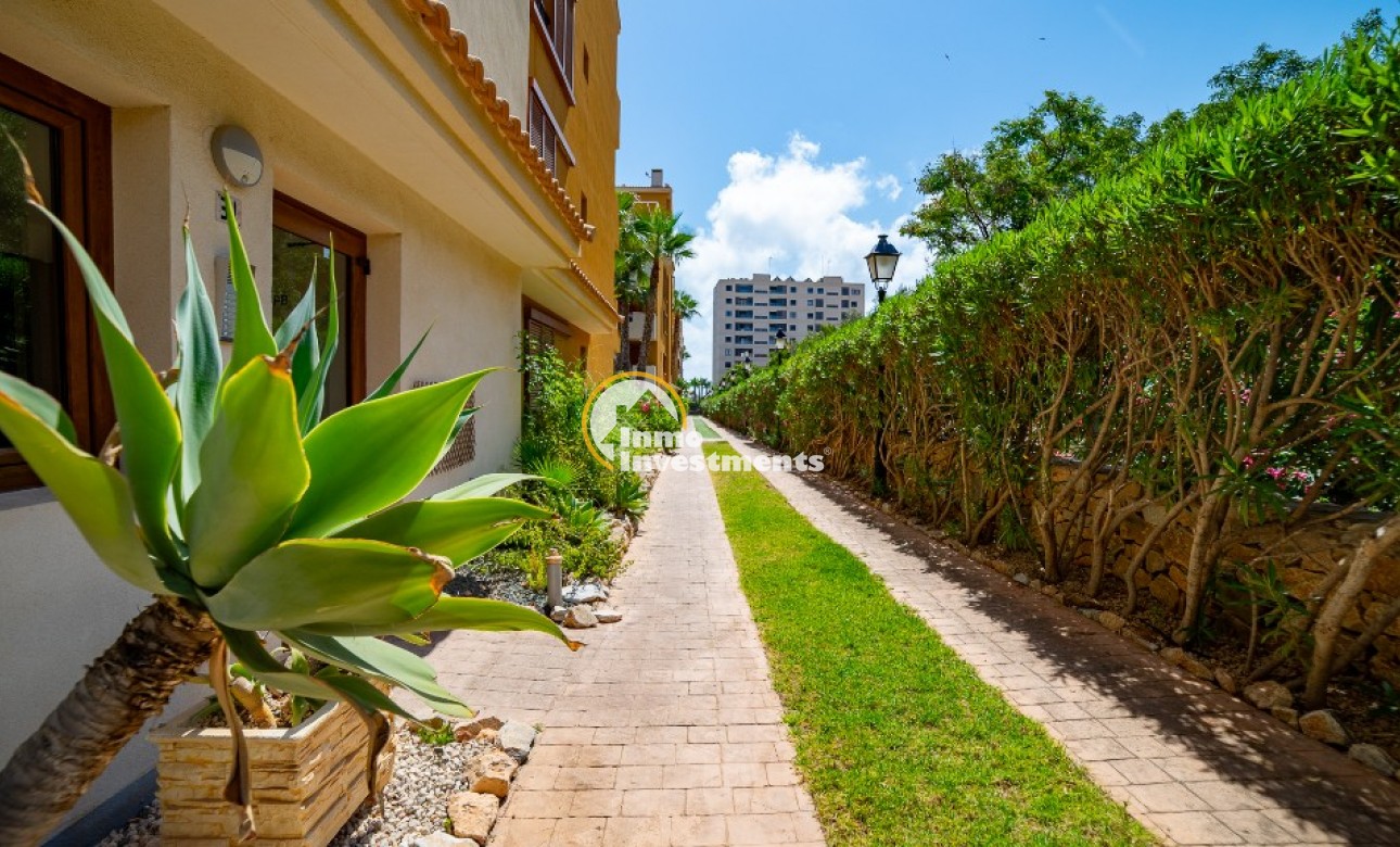 Resale - Apartment - Punta Prima - Beachside
