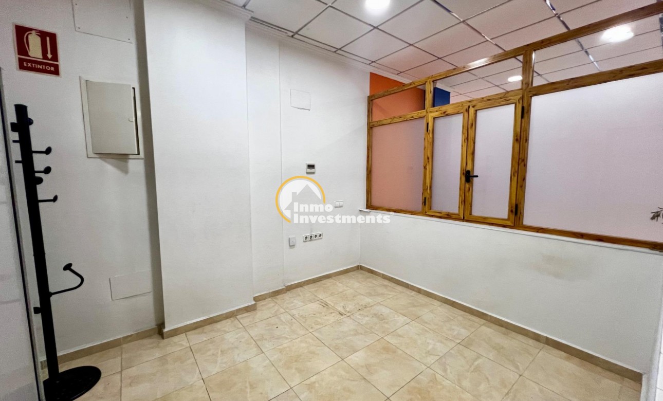 Reventa - Local comercial - Beniel