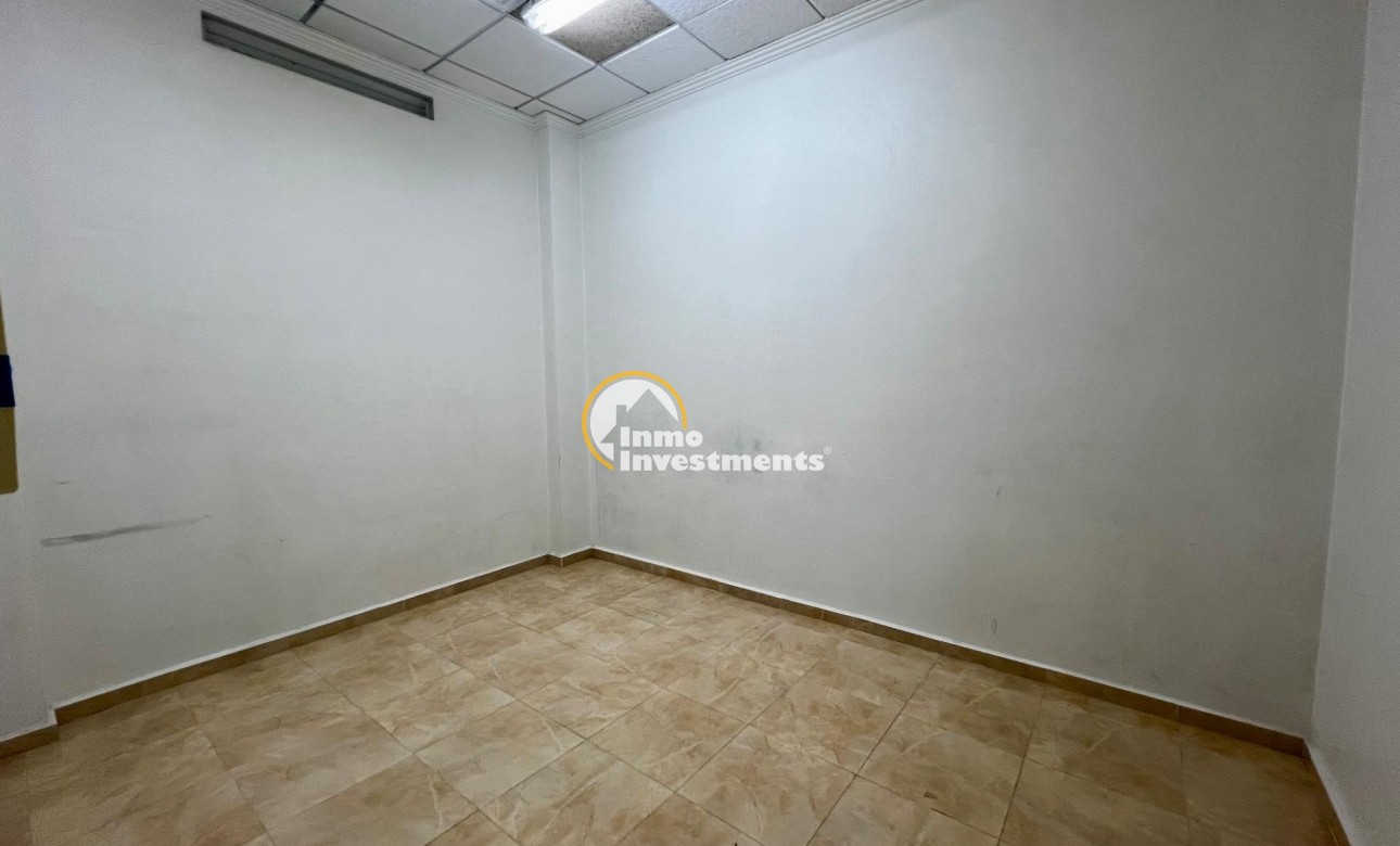 Reventa - Local comercial - Beniel